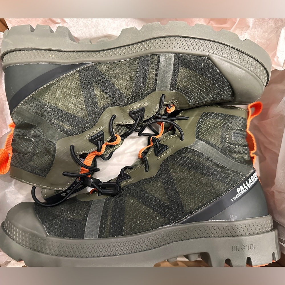 Palladium Travel Lite+ Adventure High-Top Boot in Olive Green- brand new in box